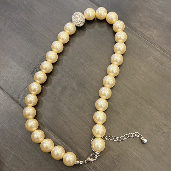 NWOT PEARL NECKLACE - Picture 13 of 13